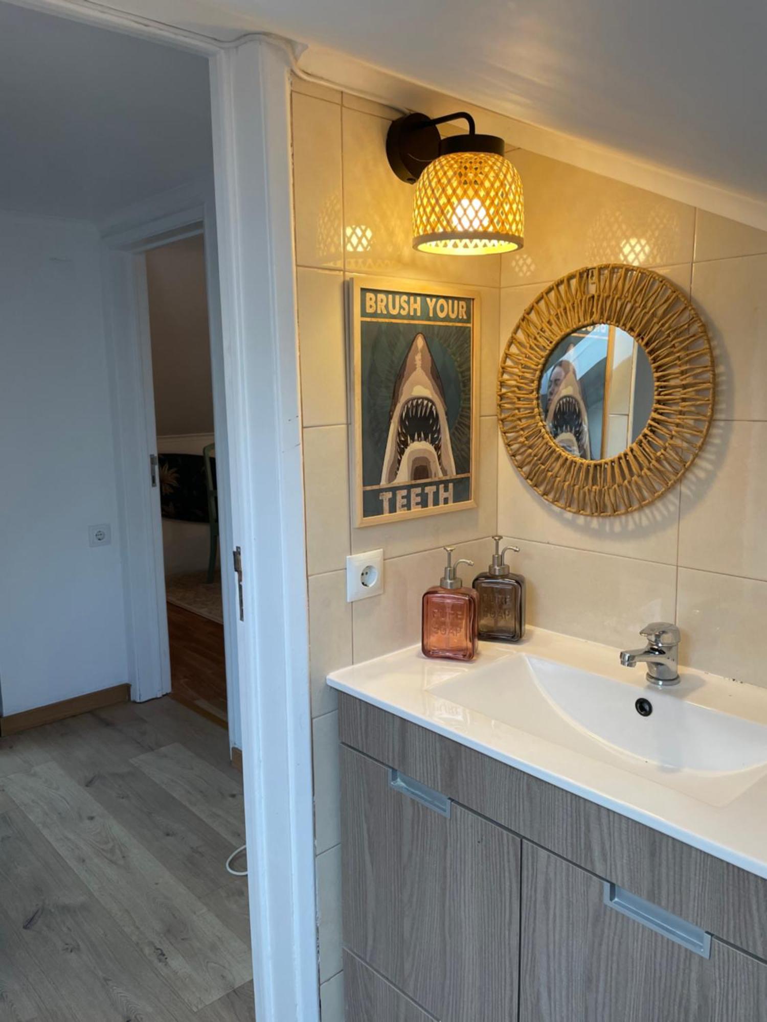 Lisbon Soul Surf Camp Hostel Cascais Bagian luar foto