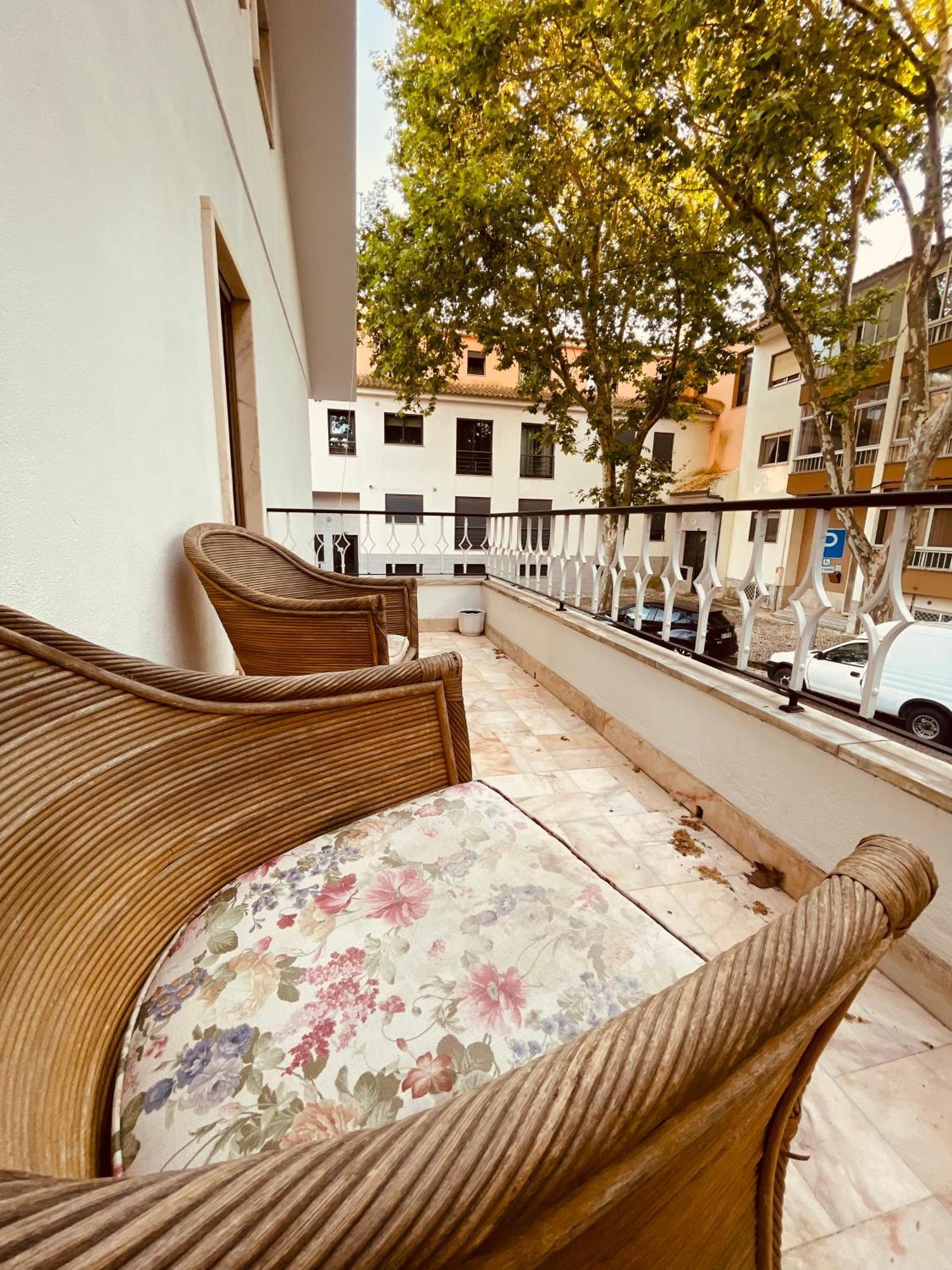 Lisbon Soul Surf Camp Hostel Cascais Bagian luar foto
