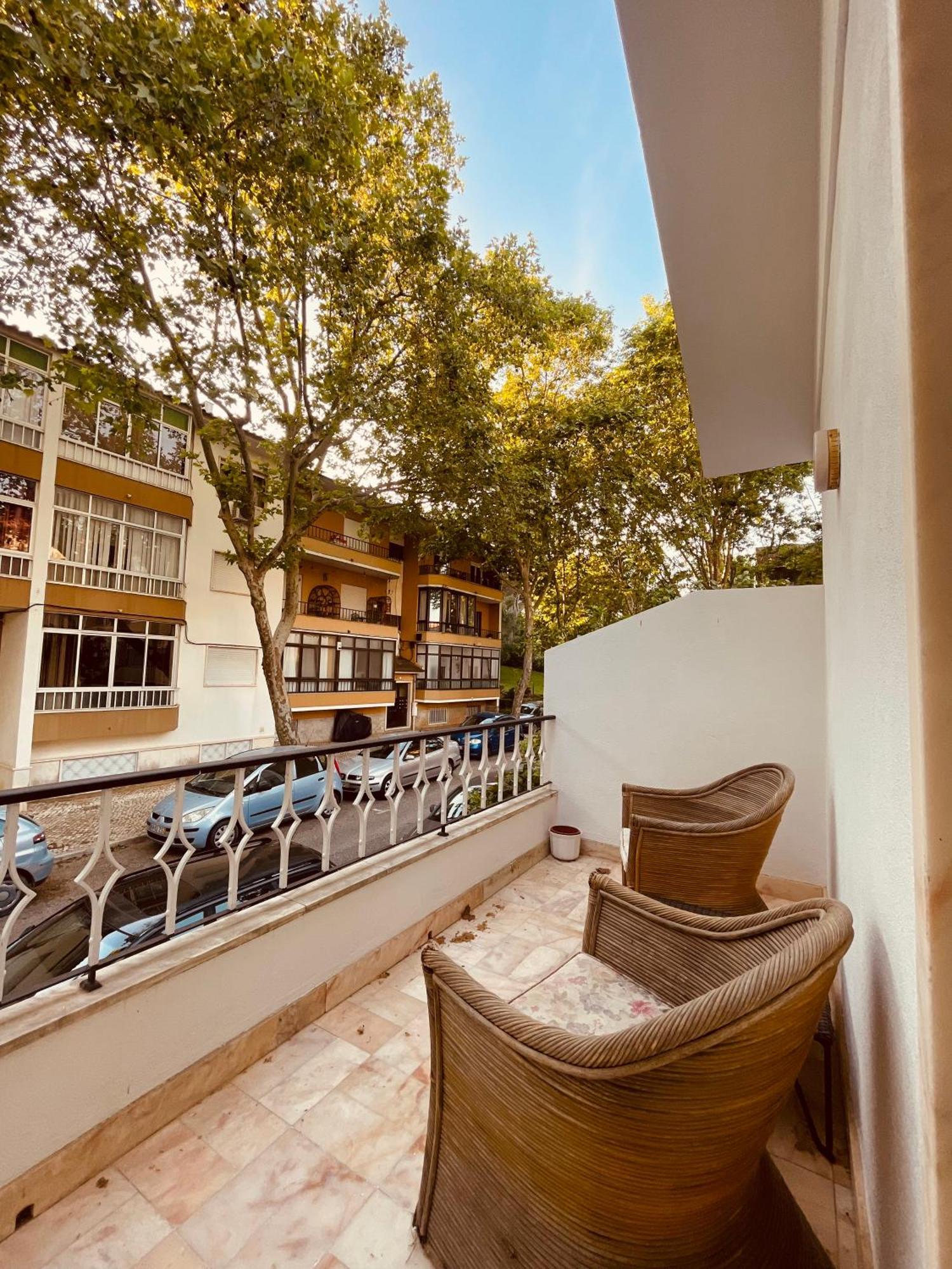 Lisbon Soul Surf Camp Hostel Cascais Bagian luar foto
