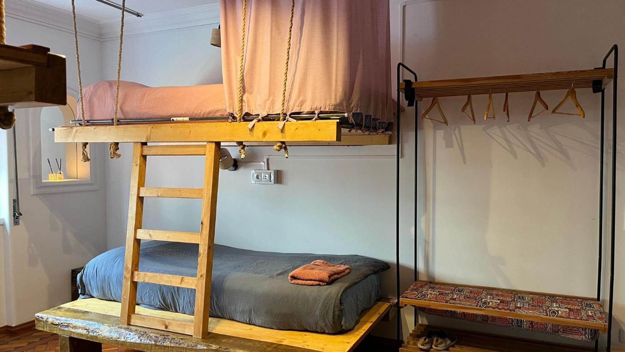 Lisbon Soul Surf Camp Hostel Cascais Bagian luar foto