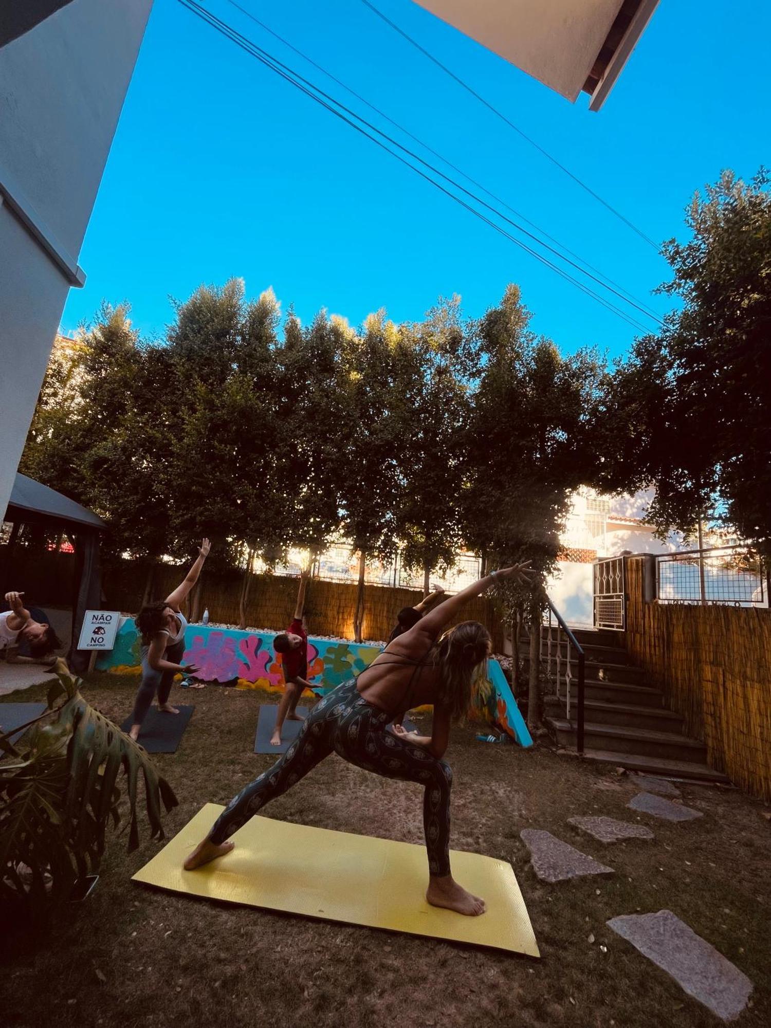 Lisbon Soul Surf Camp Hostel Cascais Bagian luar foto
