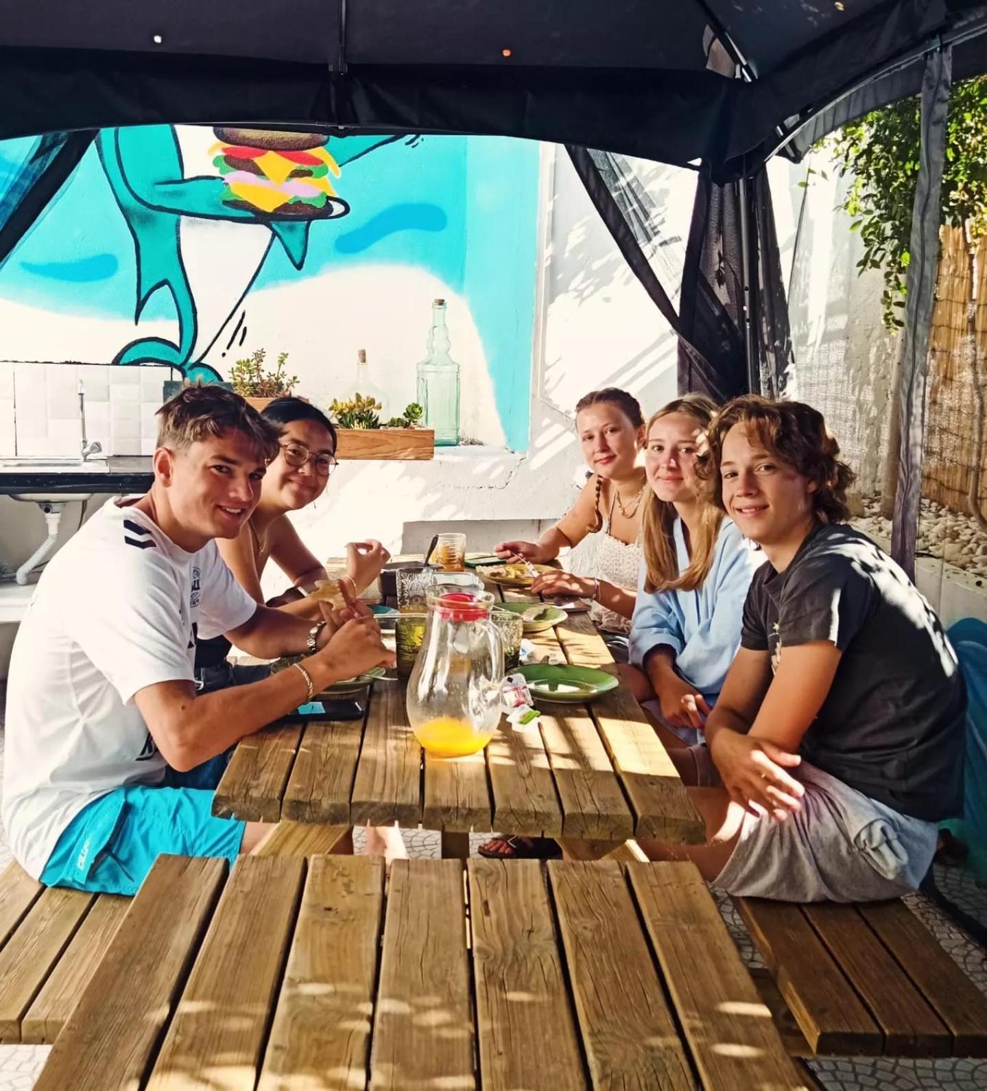 Lisbon Soul Surf Camp Hostel Cascais Bagian luar foto